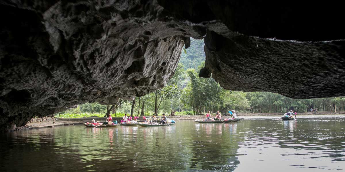 Day 7 & 8: Tam Coc – Cave Mua & Tam Coc Boat Ride